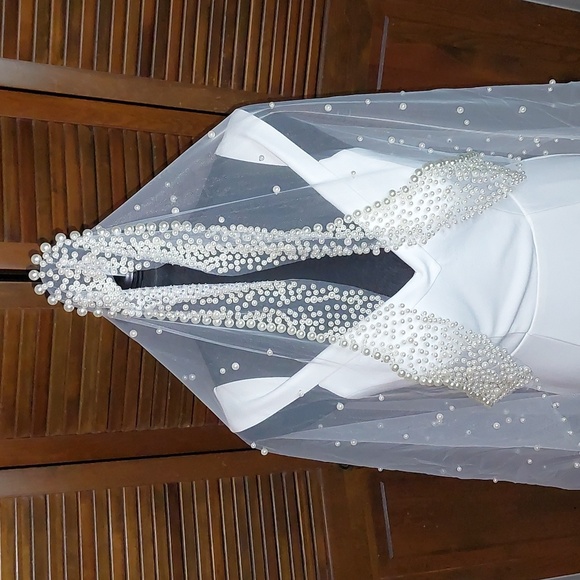 NWOT White Cathedral Tulle Veil with Scattered Faux Pearls main image 12